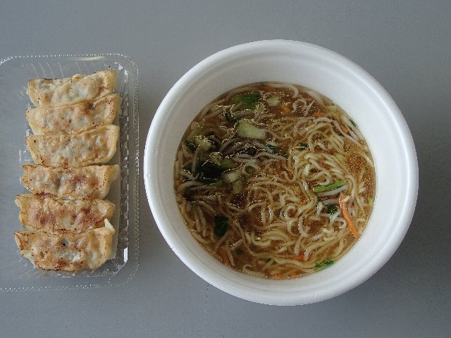 カップ麺＋餃子