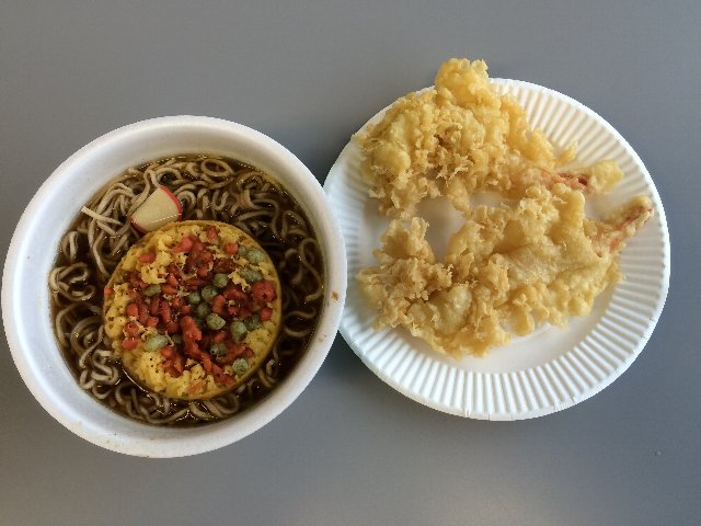 カップ麺と天ぷら