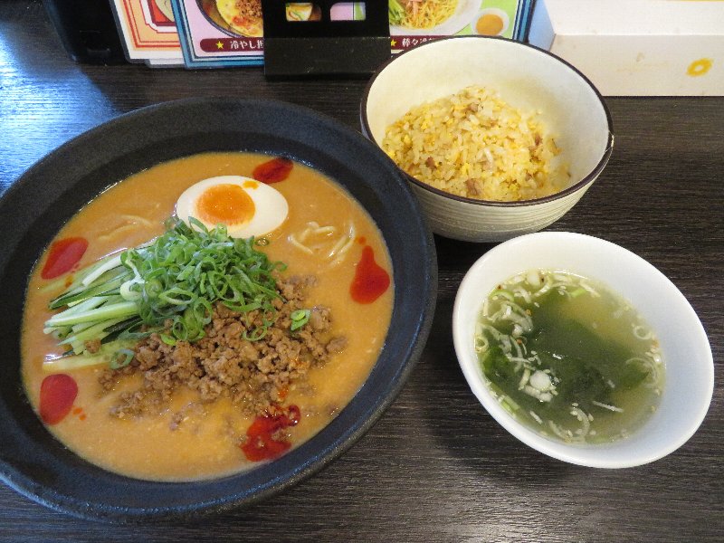 冷やし担々麺と半チャーハン