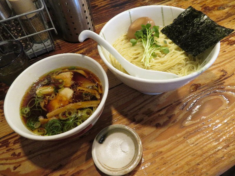 今時っぽい昆布水つけ麺