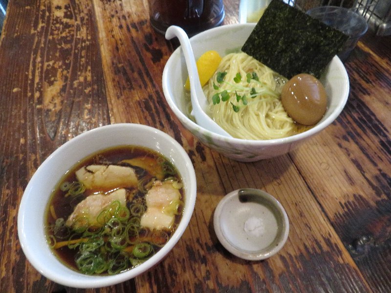 今時っぽい昆布水つけ麺