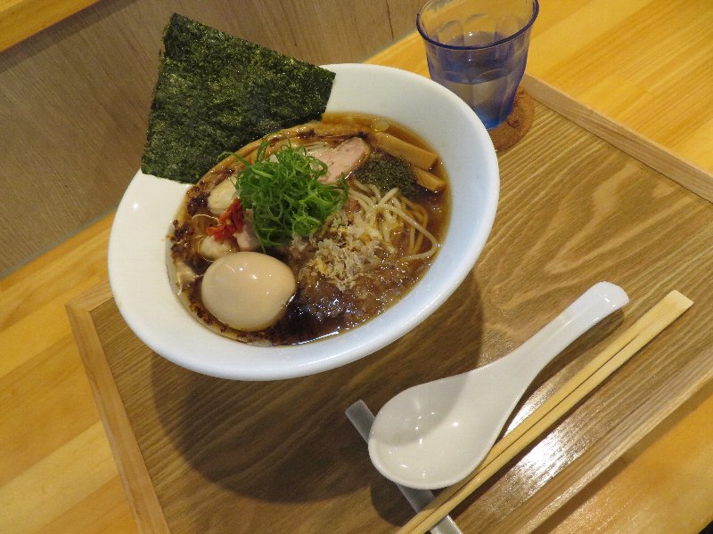 鰯削りのせ エビわんたん冷やし正油らーめん