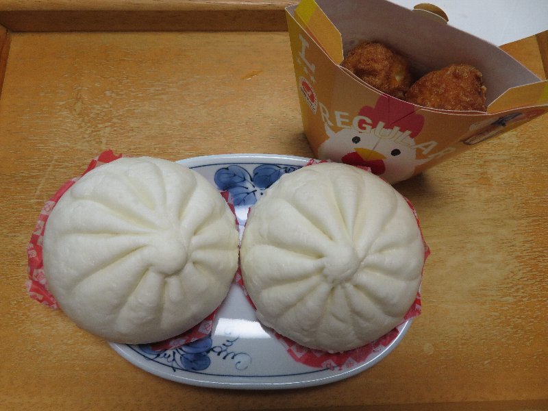 肉まんとからあげクン